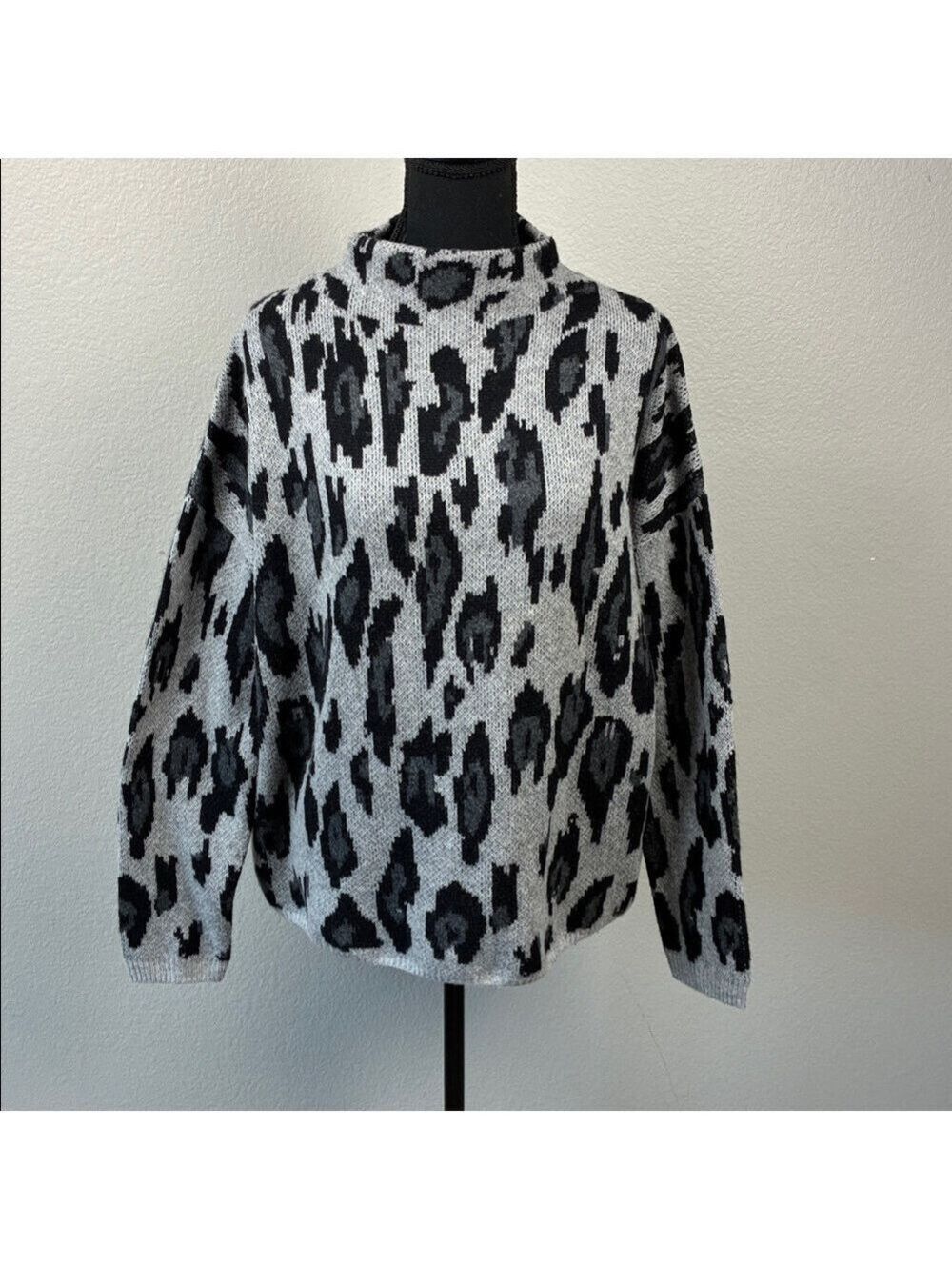 Neiman Marcus Cashmere Sweater Animal Print Leopard Black/Gray Mock-Neck L
